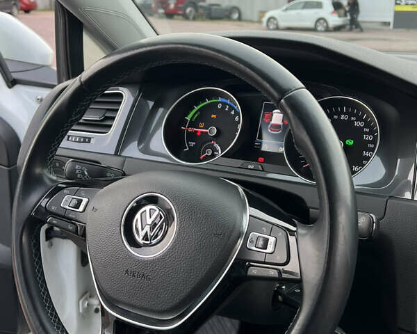 Білий Фольксваген e-Golf, об'ємом двигуна 0 л та пробігом 140 тис. км за 12500 $, фото 29 на Automoto.ua