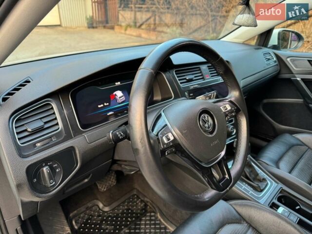 Белый Фольксваген e-Golf, объемом двигателя 0 л и пробегом 180 тыс. км за 13500 $, фото 4 на Automoto.ua