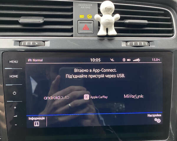 Белый Фольксваген e-Golf, объемом двигателя 0 л и пробегом 107 тыс. км за 13800 $, фото 15 на Automoto.ua