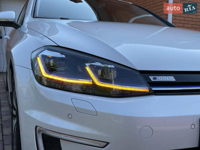 Белый Фольксваген e-Golf, объемом двигателя 0 л и пробегом 89 тыс. км за 14700 $, фото 29 на Automoto.ua