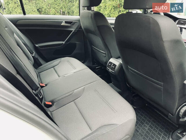 Белый Фольксваген e-Golf, объемом двигателя 0 л и пробегом 112 тыс. км за 13500 $, фото 8 на Automoto.ua