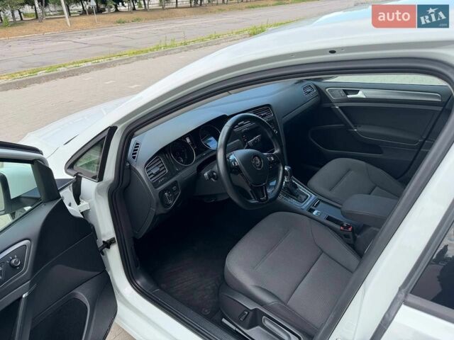Білий Фольксваген e-Golf, об'ємом двигуна 0 л та пробігом 139 тис. км за 12700 $, фото 7 на Automoto.ua