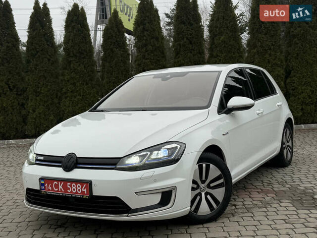 Белый Фольксваген e-Golf, объемом двигателя 0 л и пробегом 97 тыс. км за 11555 $, фото 7 на Automoto.ua