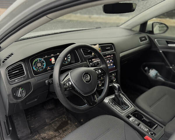 Білий Фольксваген e-Golf, об'ємом двигуна 0 л та пробігом 76 тис. км за 12499 $, фото 6 на Automoto.ua