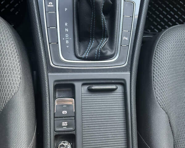 Белый Фольксваген e-Golf, объемом двигателя 0 л и пробегом 169 тыс. км за 12900 $, фото 5 на Automoto.ua