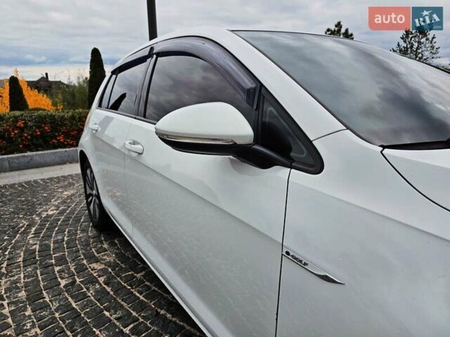 Белый Фольксваген e-Golf, объемом двигателя 0 л и пробегом 101 тыс. км за 12499 $, фото 2 на Automoto.ua