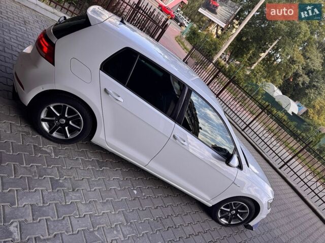 Белый Фольксваген e-Golf, объемом двигателя 0 л и пробегом 139 тыс. км за 12450 $, фото 8 на Automoto.ua