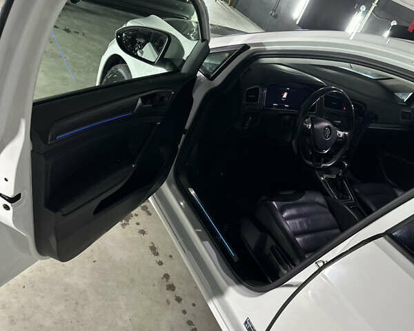 Белый Фольксваген e-Golf, объемом двигателя 0 л и пробегом 164 тыс. км за 12100 $, фото 8 на Automoto.ua