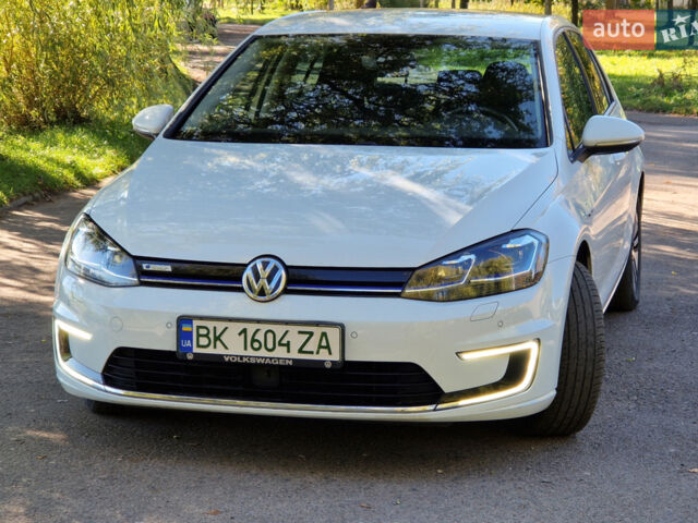Белый Фольксваген e-Golf, объемом двигателя 0 л и пробегом 149 тыс. км за 11800 $, фото 15 на Automoto.ua