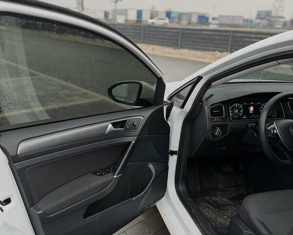 Білий Фольксваген e-Golf, об'ємом двигуна 0 л та пробігом 76 тис. км за 12499 $, фото 3 на Automoto.ua