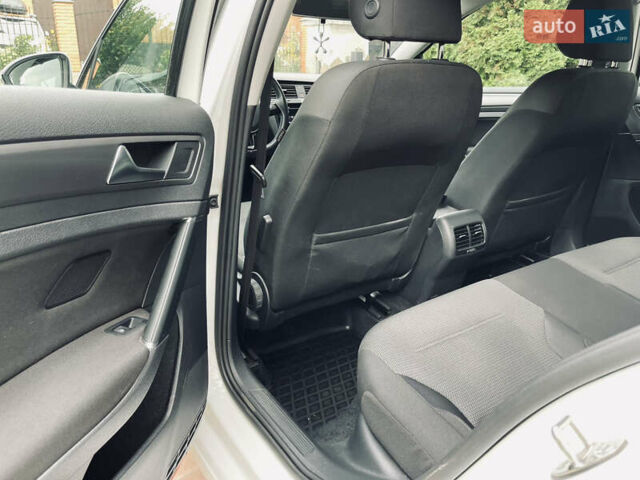 Белый Фольксваген e-Golf, объемом двигателя 0 л и пробегом 112 тыс. км за 13500 $, фото 10 на Automoto.ua