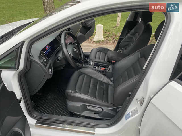 Білий Фольксваген e-Golf, об'ємом двигуна 0 л та пробігом 127 тис. км за 14500 $, фото 10 на Automoto.ua