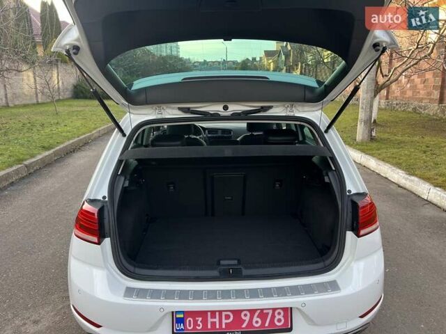 Белый Фольксваген e-Golf, объемом двигателя 0 л и пробегом 129 тыс. км за 11950 $, фото 22 на Automoto.ua