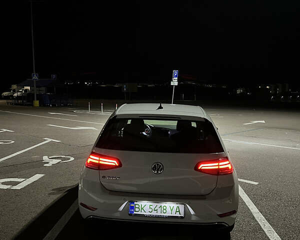 Білий Фольксваген e-Golf, об'ємом двигуна 0 л та пробігом 248 тис. км за 9500 $, фото 6 на Automoto.ua