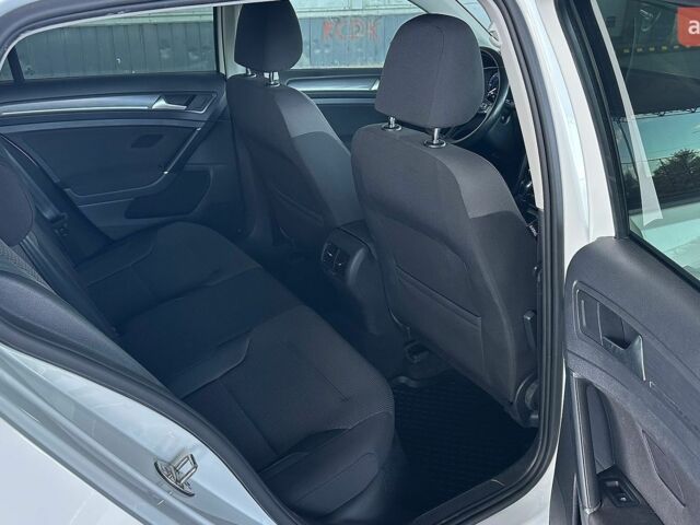 Білий Фольксваген e-Golf, об'ємом двигуна 0 л та пробігом 142 тис. км за 12300 $, фото 10 на Automoto.ua