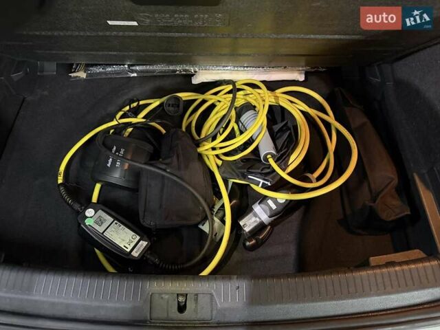 Білий Фольксваген e-Golf, об'ємом двигуна 0 л та пробігом 77 тис. км за 11000 $, фото 10 на Automoto.ua