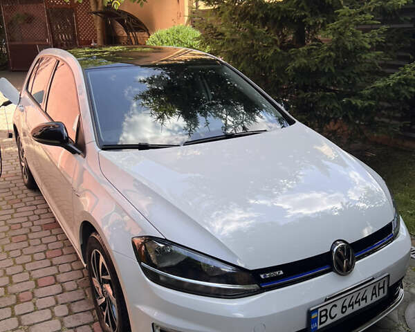 Белый Фольксваген e-Golf, объемом двигателя 0 л и пробегом 74 тыс. км за 11300 $, фото 4 на Automoto.ua