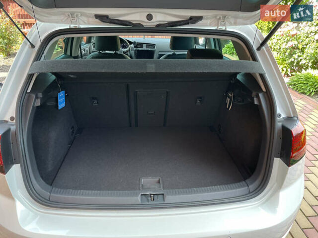 Белый Фольксваген e-Golf, объемом двигателя 0 л и пробегом 90 тыс. км за 14699 $, фото 27 на Automoto.ua