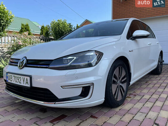 Белый Фольксваген e-Golf, объемом двигателя 0 л и пробегом 90 тыс. км за 14699 $, фото 6 на Automoto.ua