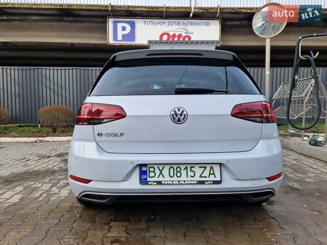 Белый Фольксваген e-Golf, объемом двигателя 0 л и пробегом 97 тыс. км за 12950 $, фото 6 на Automoto.ua