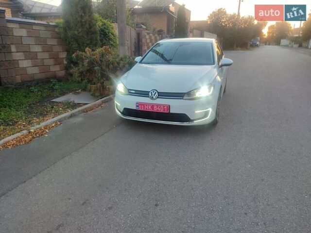 Белый Фольксваген e-Golf, объемом двигателя 0 л и пробегом 142 тыс. км за 12500 $, фото 7 на Automoto.ua