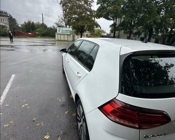 Белый Фольксваген e-Golf, объемом двигателя 0 л и пробегом 163 тыс. км за 11800 $, фото 5 на Automoto.ua