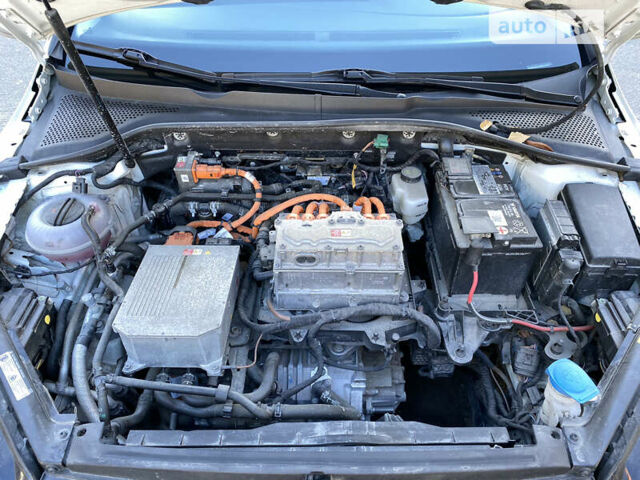 Білий Фольксваген e-Golf, об'ємом двигуна 0 л та пробігом 111 тис. км за 13500 $, фото 16 на Automoto.ua