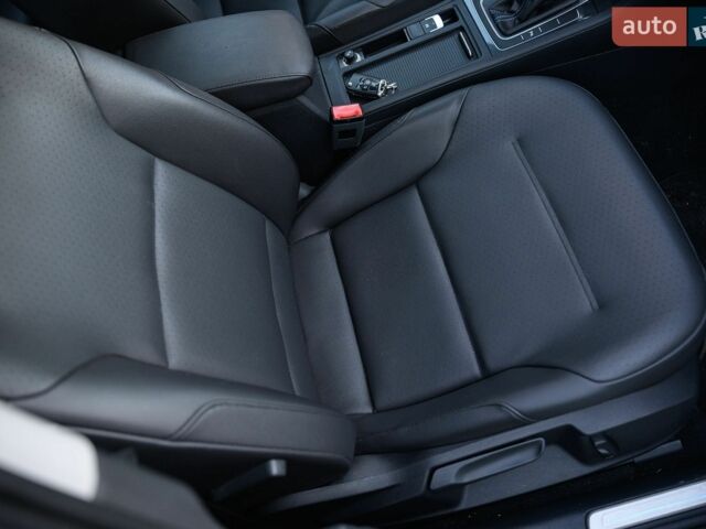 Белый Фольксваген e-Golf, объемом двигателя 0 л и пробегом 139 тыс. км за 11900 $, фото 13 на Automoto.ua