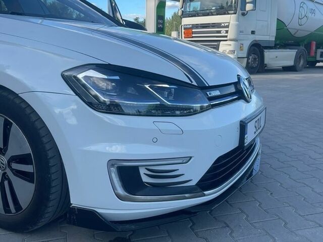 Белый Фольксваген e-Golf, объемом двигателя 0 л и пробегом 132 тыс. км за 12700 $, фото 22 на Automoto.ua