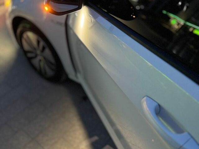 Белый Фольксваген e-Golf, объемом двигателя 0 л и пробегом 139 тыс. км за 13000 $, фото 21 на Automoto.ua