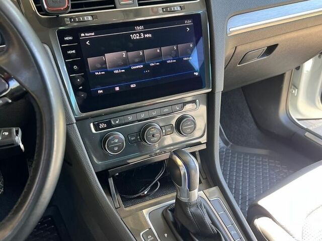 Білий Фольксваген e-Golf, об'ємом двигуна 0 л та пробігом 61 тис. км за 14999 $, фото 16 на Automoto.ua