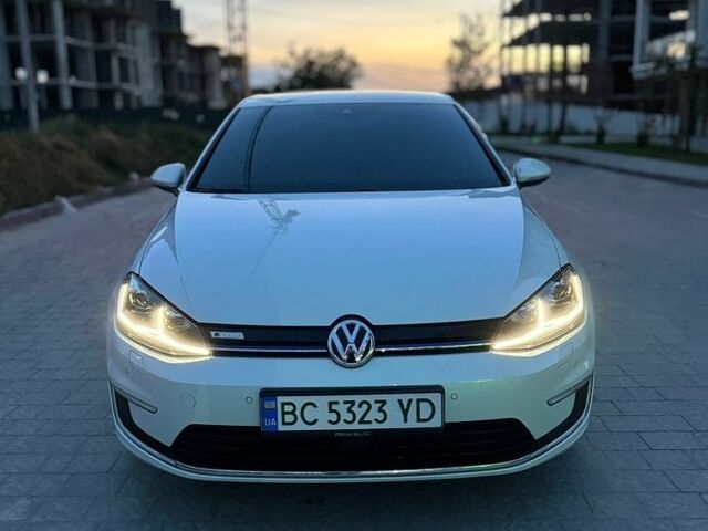 Белый Фольксваген e-Golf, объемом двигателя 0 л и пробегом 139 тыс. км за 13000 $, фото 1 на Automoto.ua
