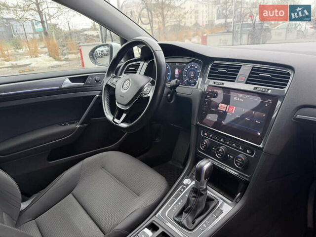 Белый Фольксваген e-Golf, объемом двигателя 0 л и пробегом 137 тыс. км за 12500 $, фото 50 на Automoto.ua