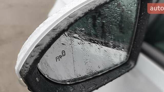 Белый Фольксваген e-Golf, объемом двигателя 0 л и пробегом 89 тыс. км за 12999 $, фото 8 на Automoto.ua