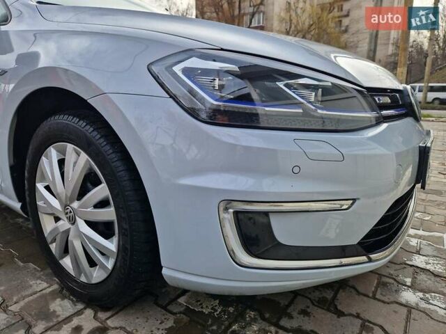 Белый Фольксваген e-Golf, объемом двигателя 0 л и пробегом 97 тыс. км за 12950 $, фото 8 на Automoto.ua