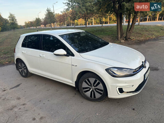 Белый Фольксваген e-Golf, объемом двигателя 0 л и пробегом 169 тыс. км за 12900 $, фото 2 на Automoto.ua