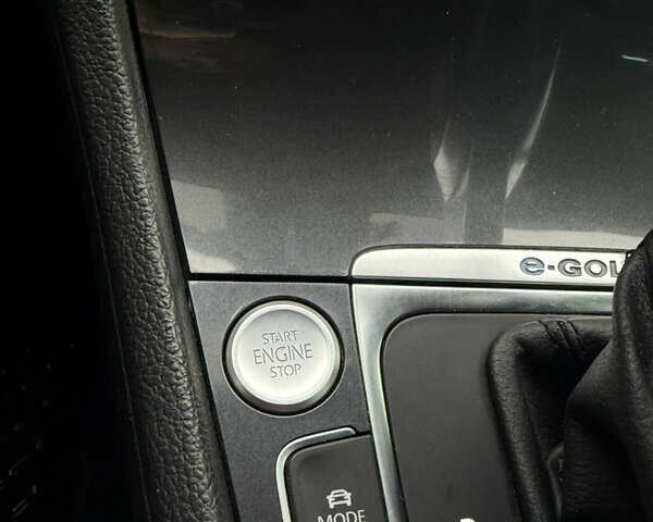 Белый Фольксваген e-Golf, объемом двигателя 0 л и пробегом 97 тыс. км за 11555 $, фото 23 на Automoto.ua