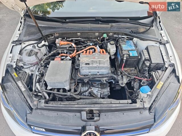 Білий Фольксваген e-Golf, об'ємом двигуна 0 л та пробігом 61 тис. км за 13450 $, фото 27 на Automoto.ua