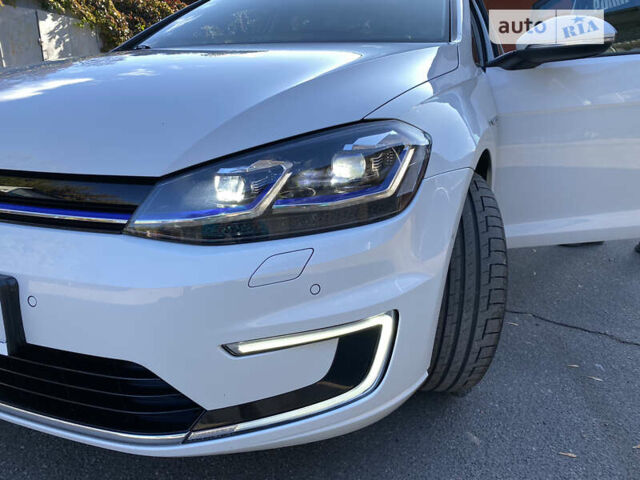 Білий Фольксваген e-Golf, об'ємом двигуна 0 л та пробігом 111 тис. км за 13500 $, фото 8 на Automoto.ua