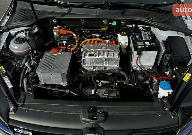 Белый Фольксваген e-Golf, объемом двигателя 0 л и пробегом 78 тыс. км за 14000 $, фото 5 на Automoto.ua