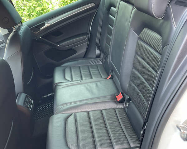 Белый Фольксваген e-Golf, объемом двигателя 0 л и пробегом 90 тыс. км за 14699 $, фото 16 на Automoto.ua