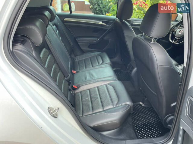 Белый Фольксваген e-Golf, объемом двигателя 0 л и пробегом 90 тыс. км за 14699 $, фото 17 на Automoto.ua