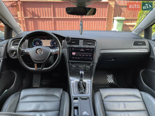 Белый Фольксваген e-Golf, объемом двигателя 0 л и пробегом 90 тыс. км за 14699 $, фото 20 на Automoto.ua