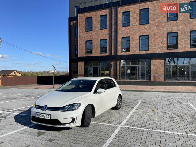 Белый Фольксваген e-Golf, объемом двигателя 0 л и пробегом 89 тыс. км за 14700 $, фото 5 на Automoto.ua