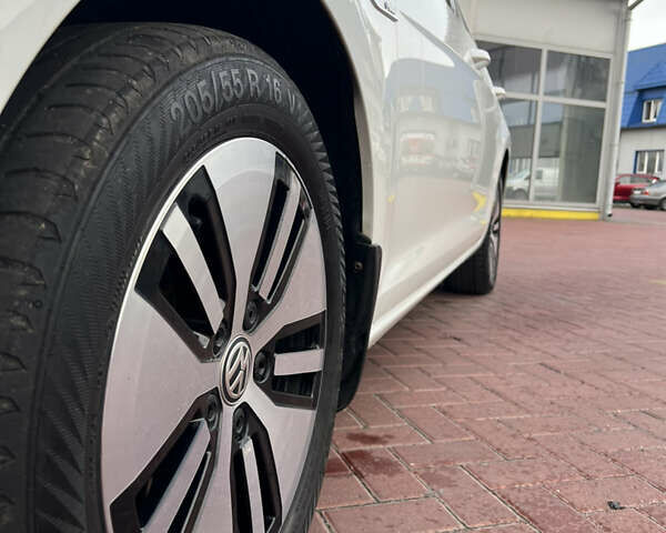 Білий Фольксваген e-Golf, об'ємом двигуна 0 л та пробігом 140 тис. км за 12500 $, фото 46 на Automoto.ua
