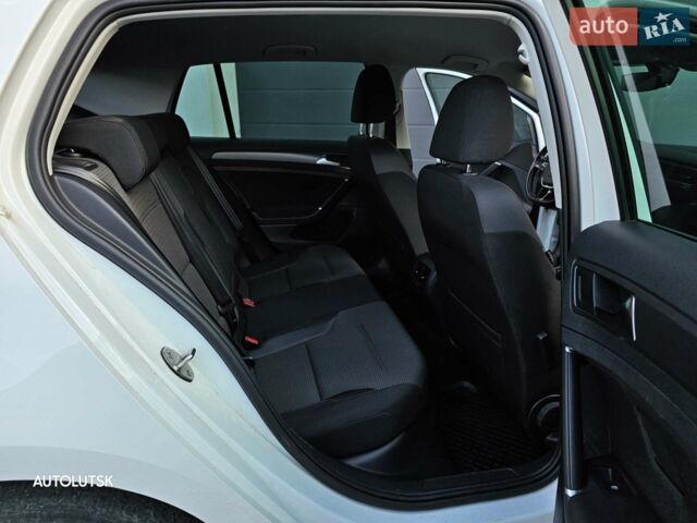 Белый Фольксваген e-Golf, объемом двигателя 0 л и пробегом 65 тыс. км за 14000 $, фото 15 на Automoto.ua