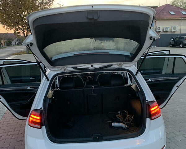 Белый Фольксваген e-Golf, объемом двигателя 0 л и пробегом 172 тыс. км за 14500 $, фото 13 на Automoto.ua