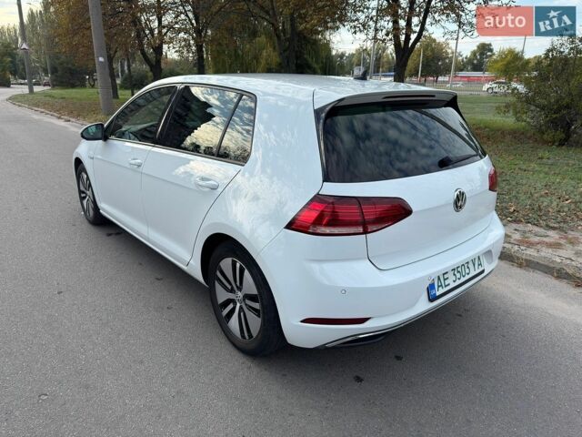 Белый Фольксваген e-Golf, объемом двигателя 0 л и пробегом 156 тыс. км за 13700 $, фото 5 на Automoto.ua