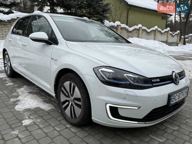 Белый Фольксваген e-Golf, объемом двигателя 0 л и пробегом 84 тыс. км за 11999 $, фото 2 на Automoto.ua