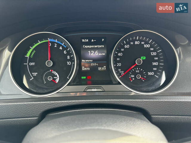 Белый Фольксваген e-Golf, объемом двигателя 0 л и пробегом 78 тыс. км за 14000 $, фото 22 на Automoto.ua